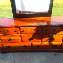 Dresser With Mirror