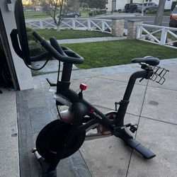 Peloton - like new under 10 rides