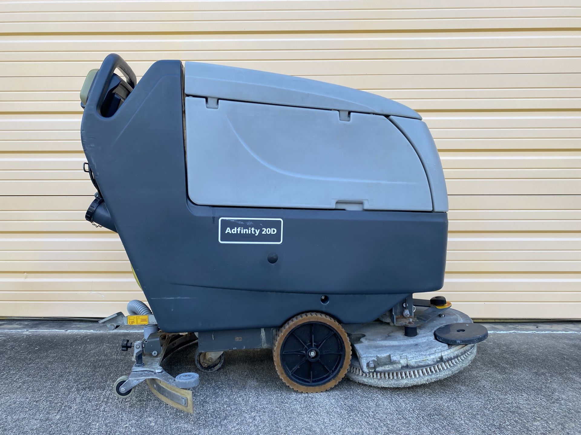 Nilfisk Advance Adfinity 20D Floor Scrubber 20" Traction Drive Floor Cleaner 