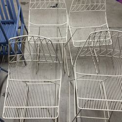 FREE! Set of 4 White Metal Wire Barstools – Geometric Design – Alley Pickup!
