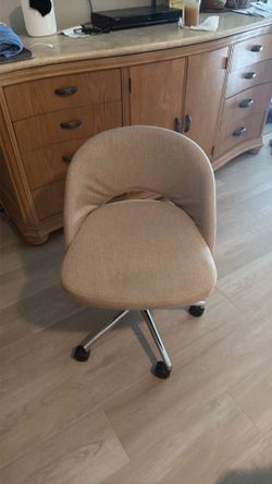 Swivel vanity chair