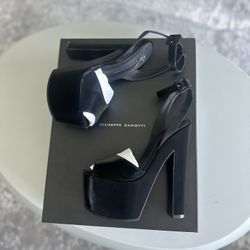 GIUSEPPE ZANOTTI SANDALS