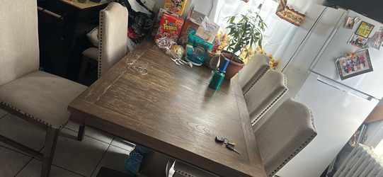 Table 6 chairs