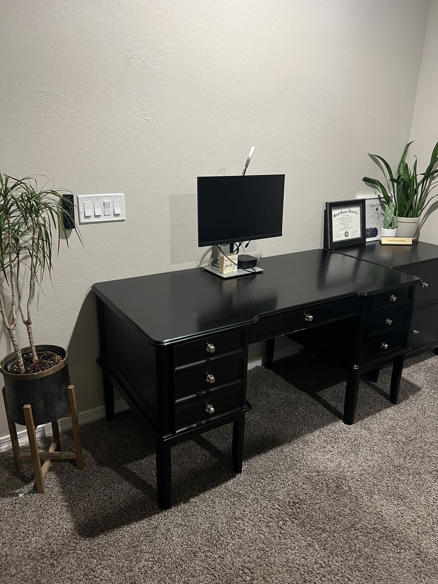 Office desk, File Cabinet and Hutch
