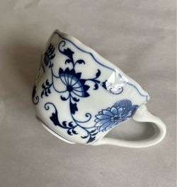 Vintage 10-oz Blue Danube China Blue Onion  Mug