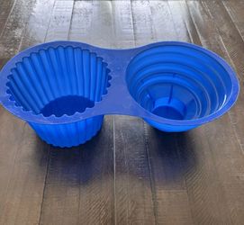 Giant silicone cupcake mold