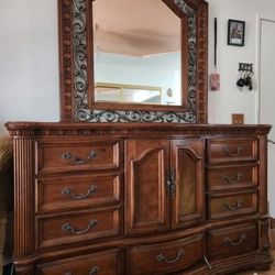 WYNNWOOD DRESSER