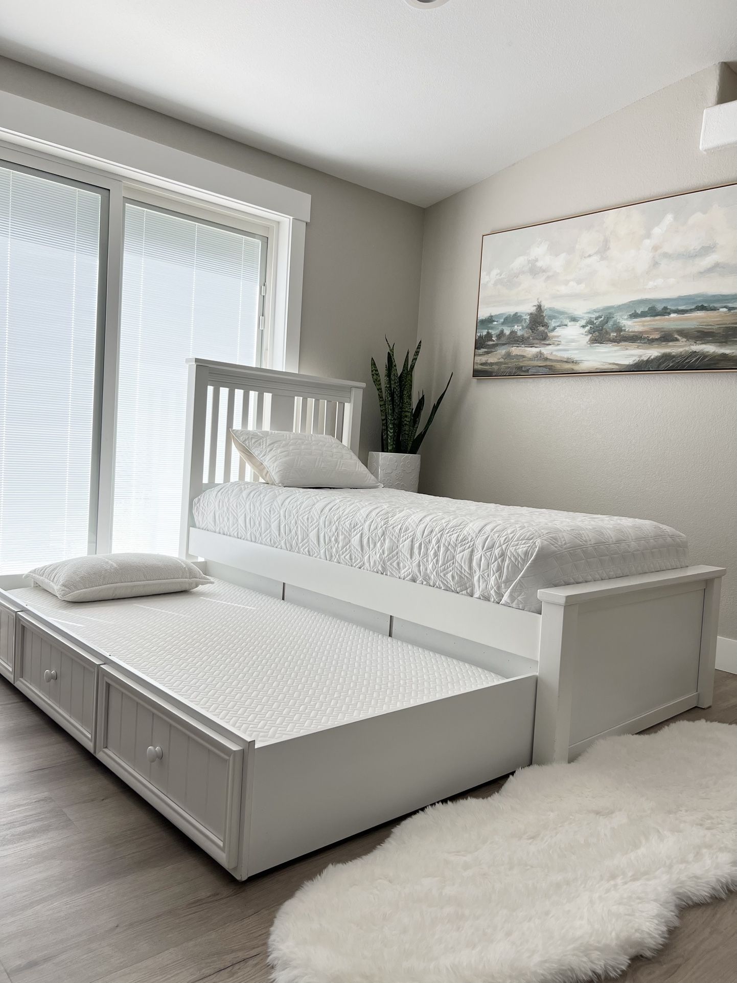 Beautiful White Wooden Twin Bed With Pull-out Trundle / Storage