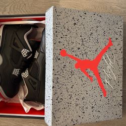 AIR JORDAN RETRO 4s BLACK/FIRE RED CEMENT GREY