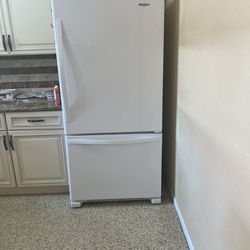 2023 Whirlpool Refrigerator 