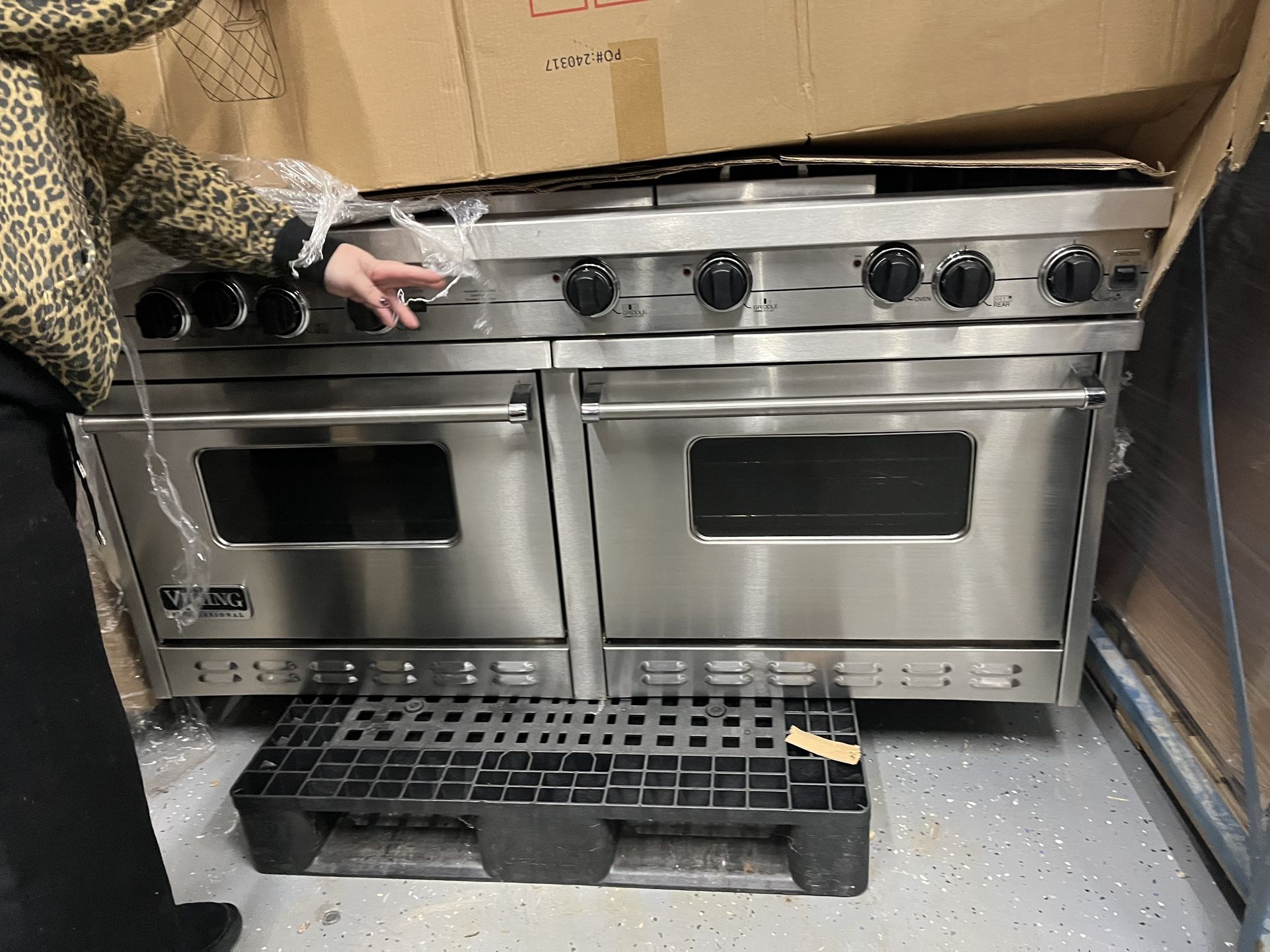 60" VIKING GAS RANGE STAINLESS STEEL