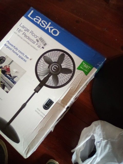 ** LASKO LARGE ROOM 18" PEDESTAL FAN WITH REMOTE OSCILLATION** $40