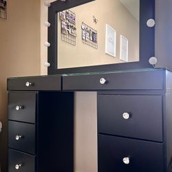 Vanity Makeup Dresser And Mirror 