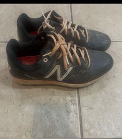 Men’s new balance baseball cleats size 10.5