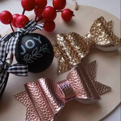 Glitter bows