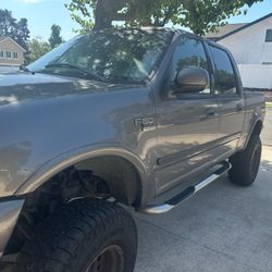 2002 4x4 Lifted Ford F150 Crew Cab