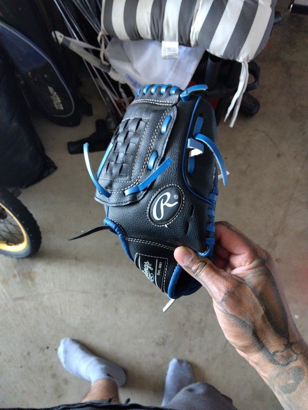 Bots Baseball Glove