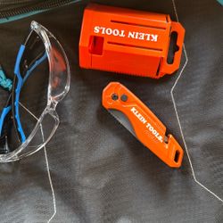 Safety Glasses And Box Cuter W Extra Blades