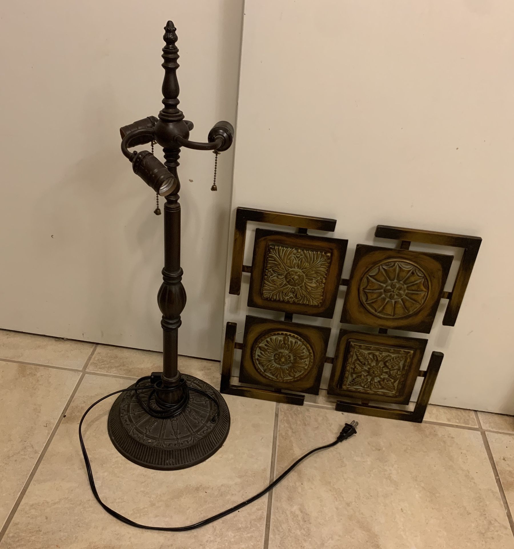 Lamp and metal picture decor