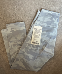 New Lululemon Wunder Under 21" Crop - Size 6