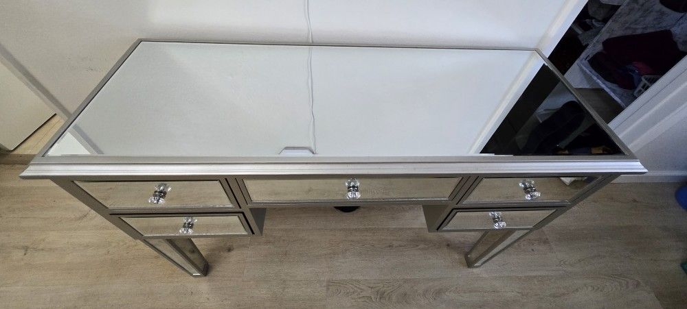 Mirrored Dresser / Vanity With 5 Drawers