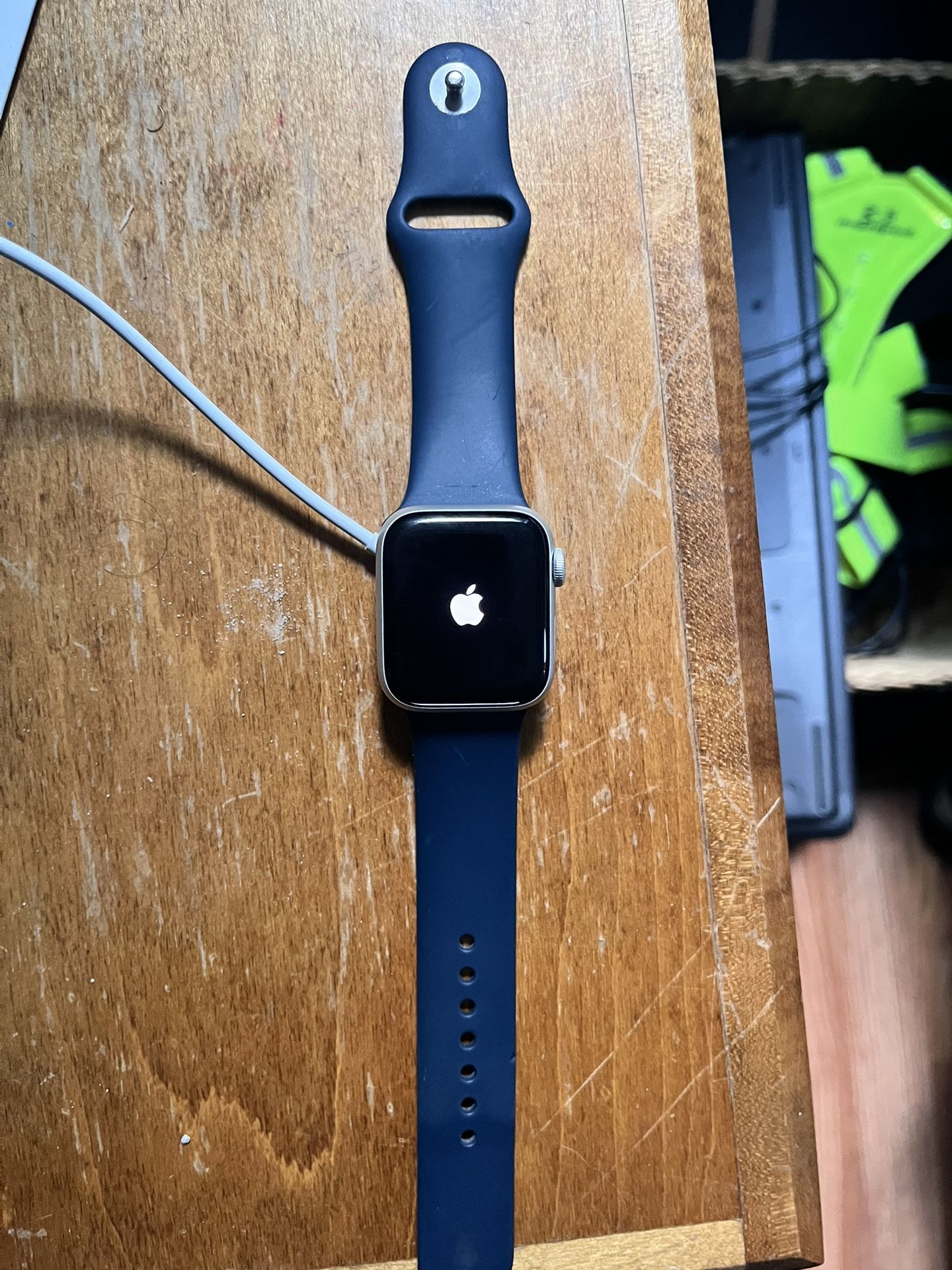 40 mm Apple Watch SE (GPS only)