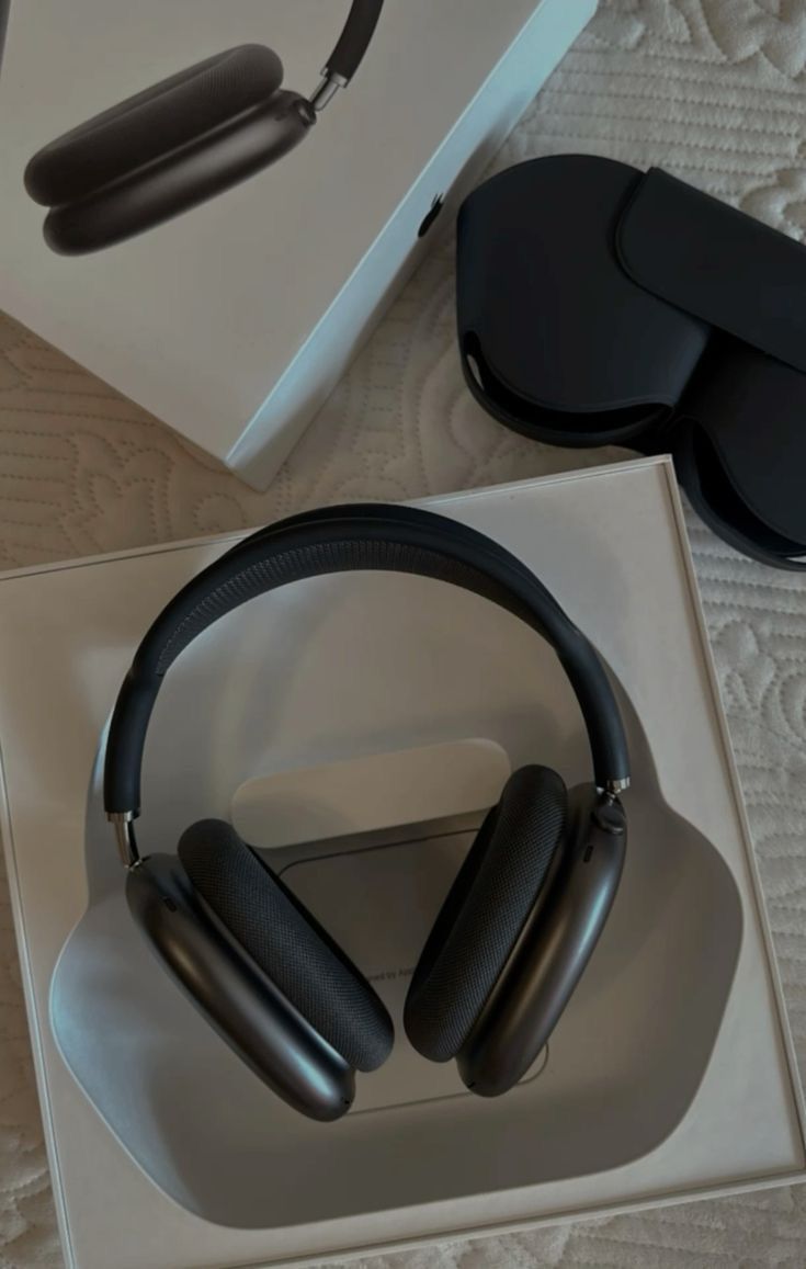 Apple AirPod Pro Maxes