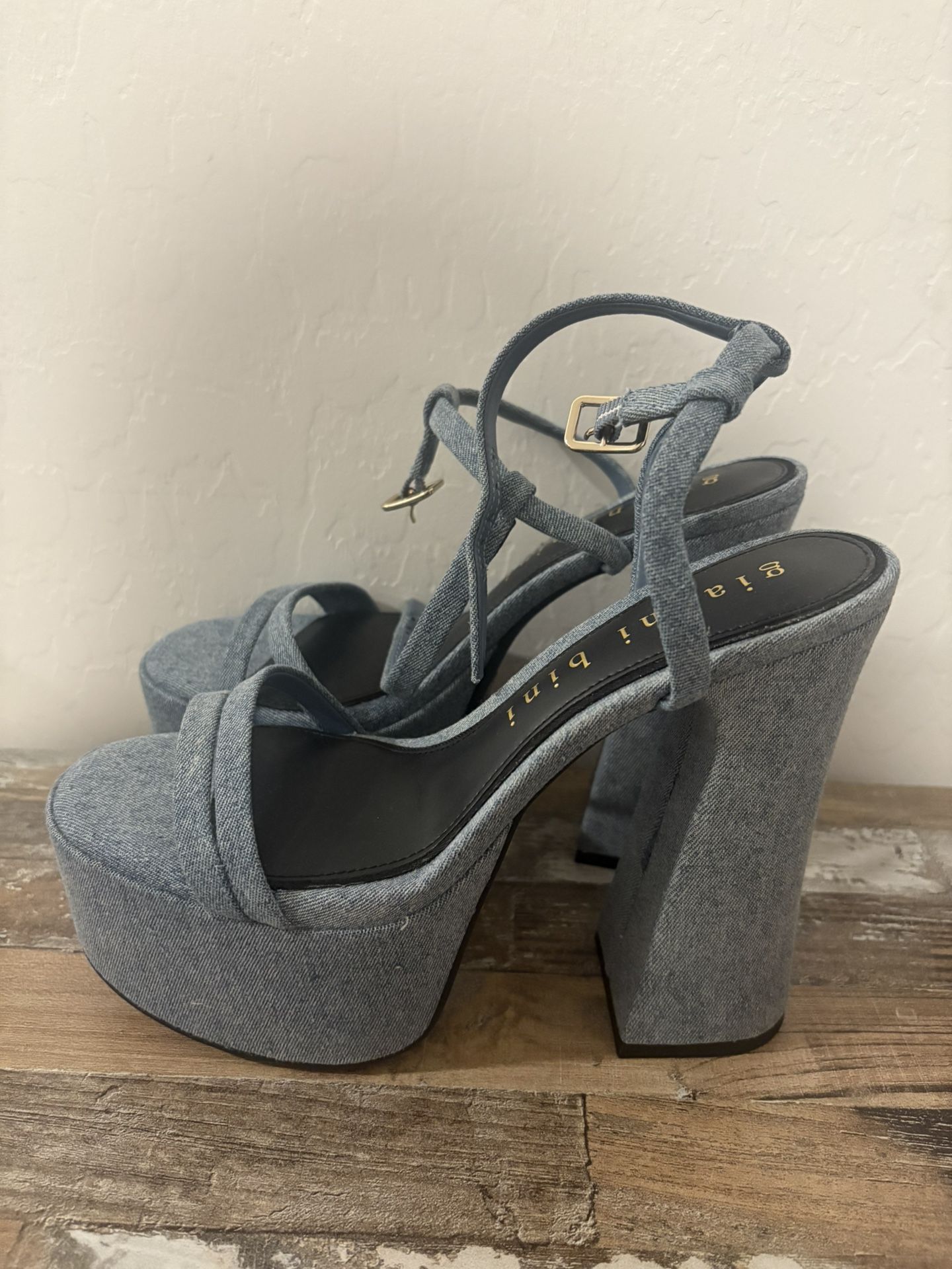 NEW Gianni Bini Heels 