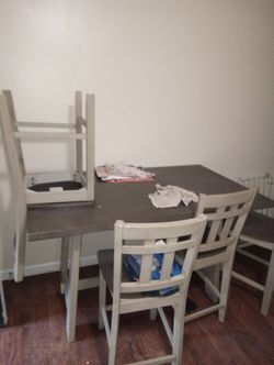 Table has 4 chairs