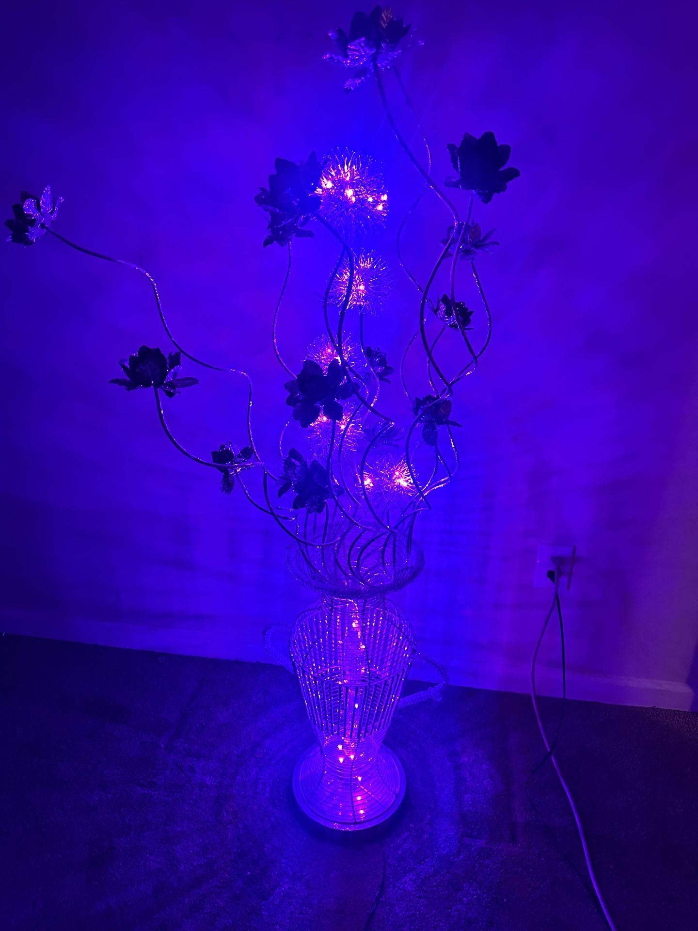Brand New LED Flower Vase Light – Color-Changing Floor Decor