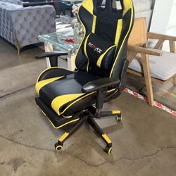  Seenda Gaming Chair, Ergonomic Gamer Chair with Footrest and Lumbar Support, Height Adjustable Computer Chair with Swivel Seat and Headrest es