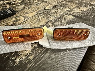 Fs: Toyota Land Cruiser Fender Light Bnew Fj60 Fj62 Hj61 Hj60 Kp61 Ae71 Te72 Corolla Celica Old School NOS 