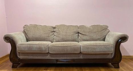 Couch- Needs gone ASAP
