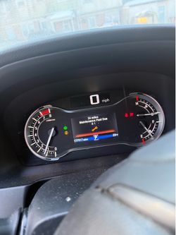 I have this Honda Pilot 2017 with 196,000 miles and I'm selling it because I want to buy another car, but what it has is the 4x4 cardan and the motor 