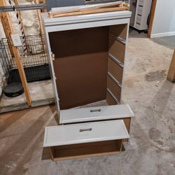 FREE DRESSER - 4 Drawers