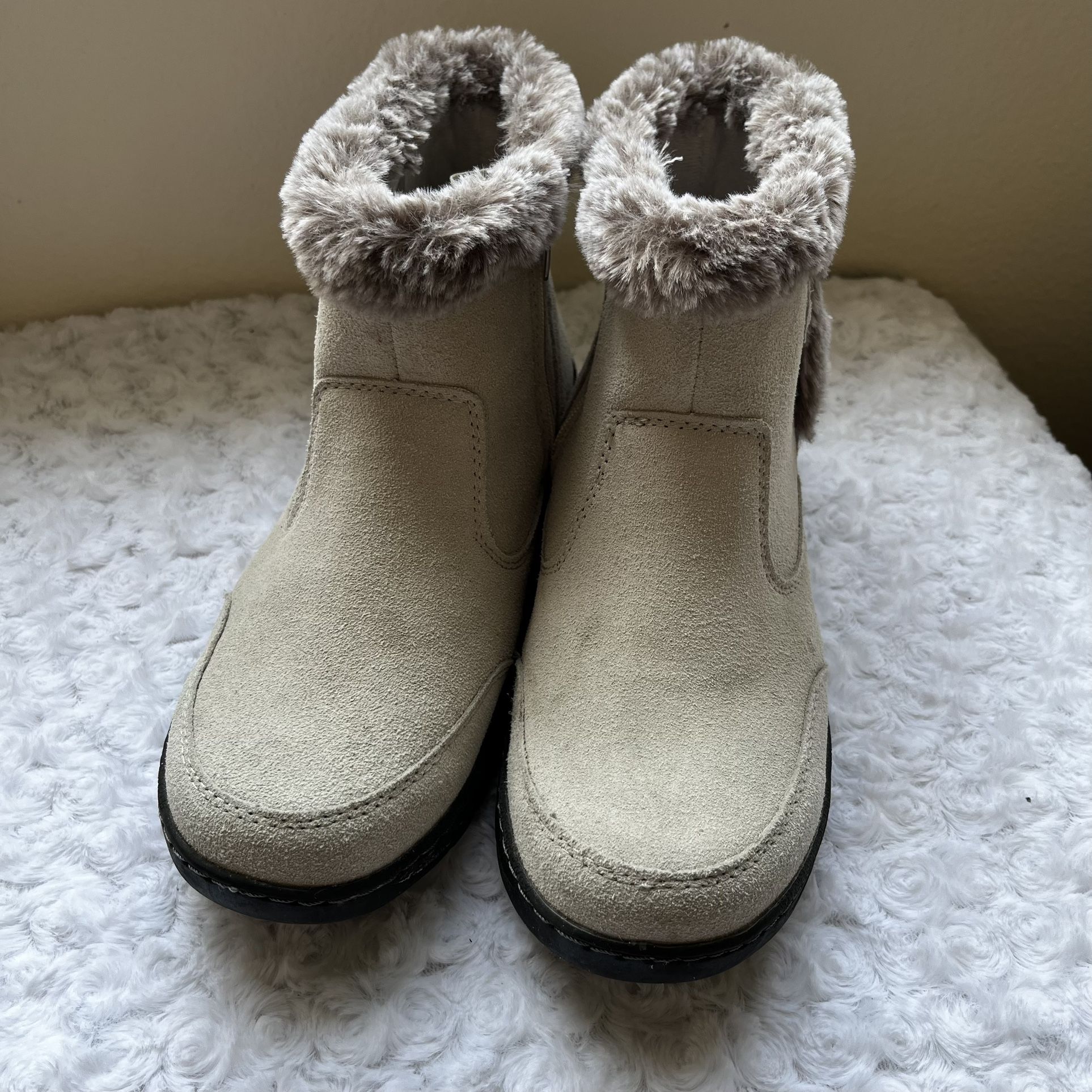 Khombu Iris Cream Genuine Suede Leather With Faux Fur Ankle Boots Women’s Sz 10 EUC
