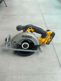 DeWalt 20V MAX Circular Saw + 4Ah Battery