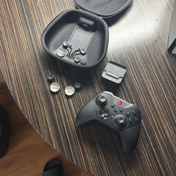 Xbox one elite controller + case and accessories