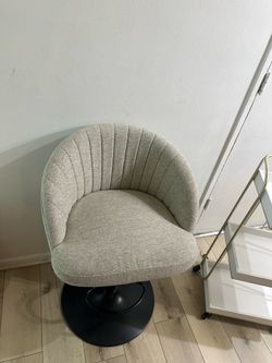 barrel swivel chair