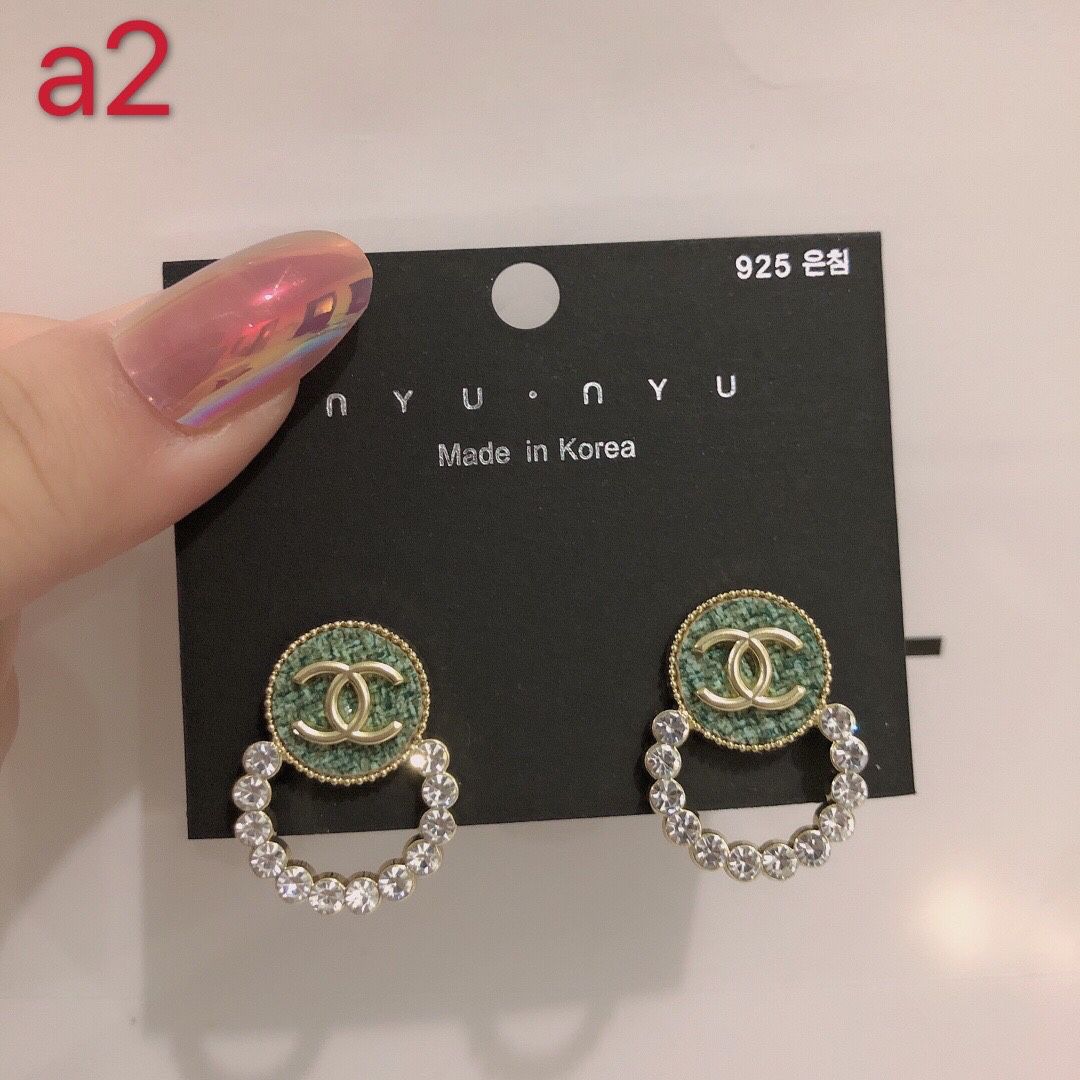 14k Gold CC Shinning Diamond Earrings 