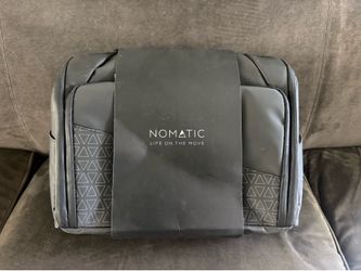 NWT Nomatic messenger bag black V2