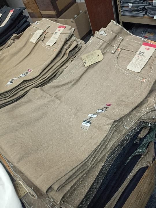 Levis Khaki Color New