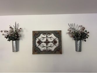 Wall Art: Frame and 2 Wall Bases
