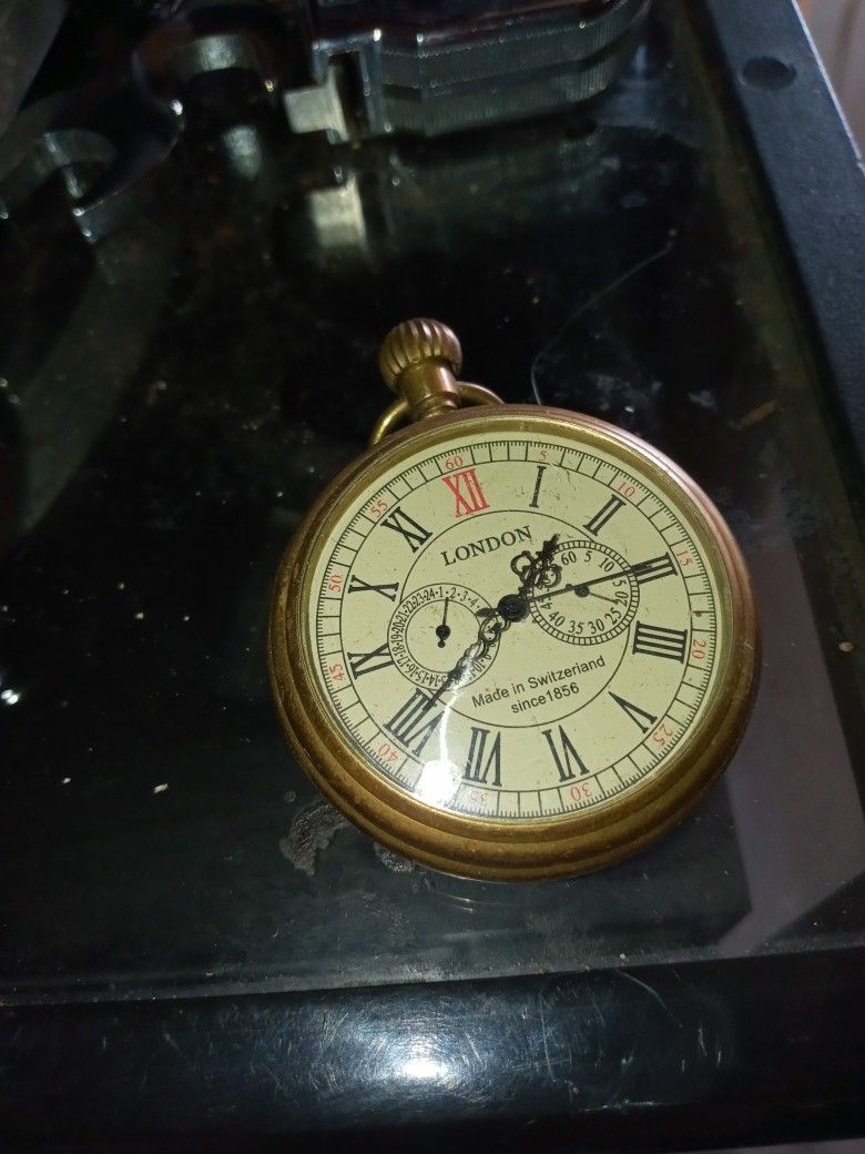 A Nice Old London Pocket Watch Made In Switzerland 20.00