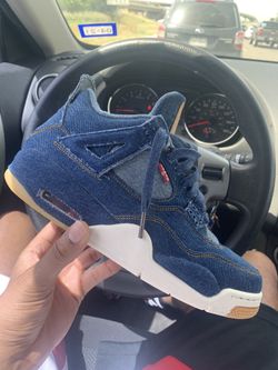 Air Jordan 4 Levi