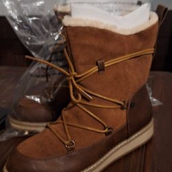 Womens Snow Boots Size 8