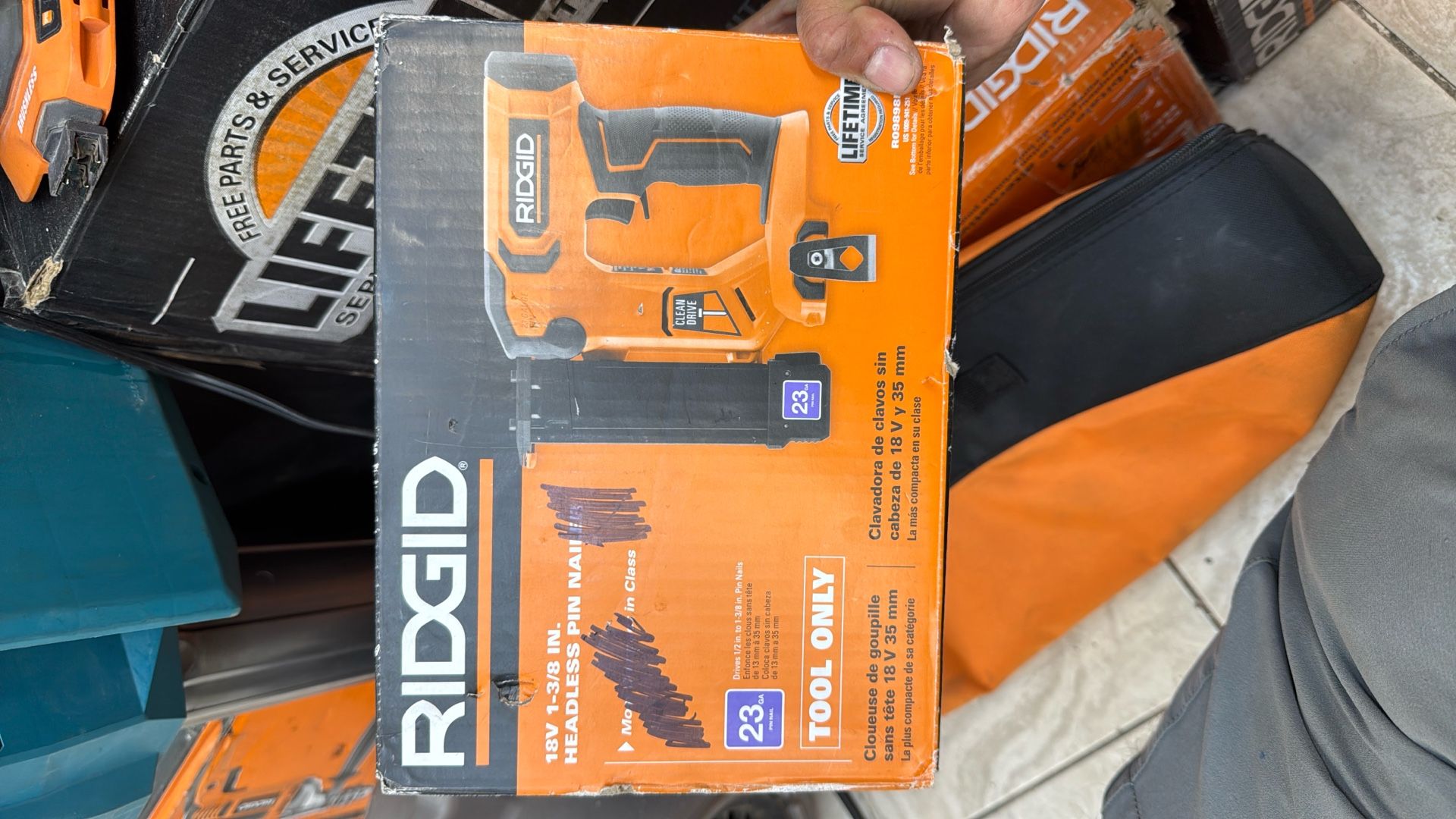 RIDGID 18V Cordless 23 Gauge 1 3/8 in. Headless Pin Nailer (Tool Only)