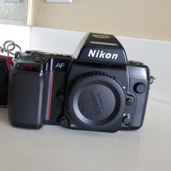 Nikon N8008 Film SLR