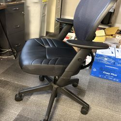FREE DESK CHAIR *PICKUP ASAP*