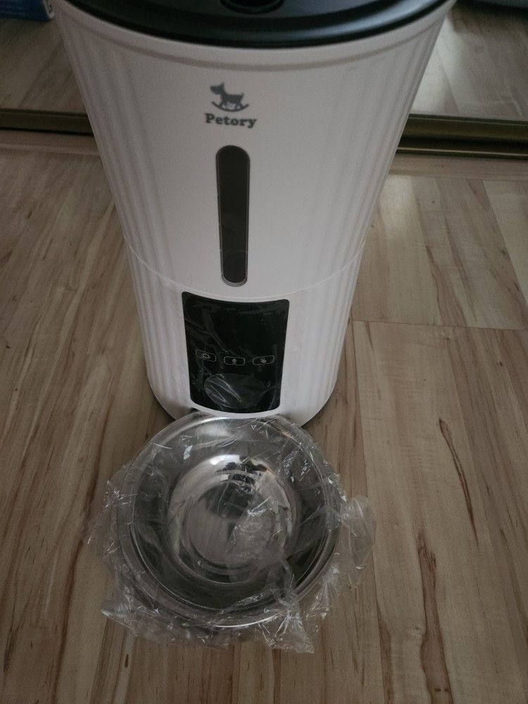 "RE-READ" Automatic Cat Feeder With Wi-Fi